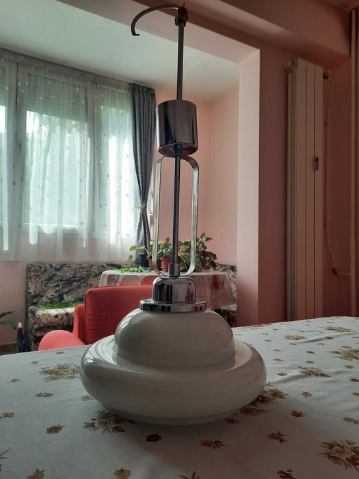 Полилей със стъклен плафон и метална дръжка