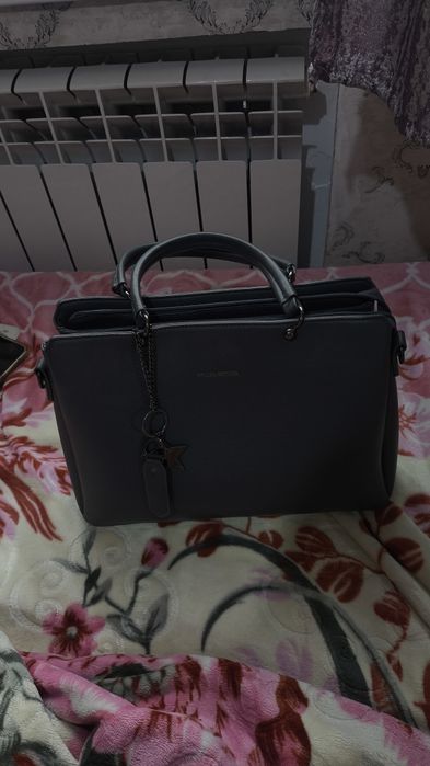 Сумка серая, с надписью Michael kors