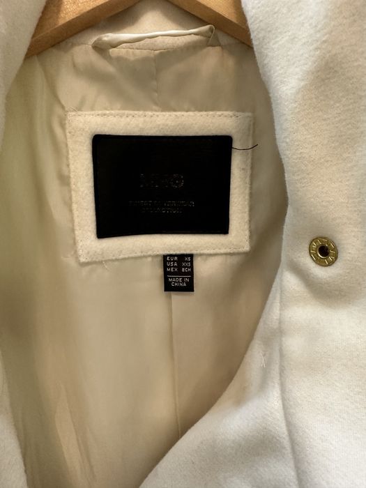 Белое мягкое, теплое пальто Mango