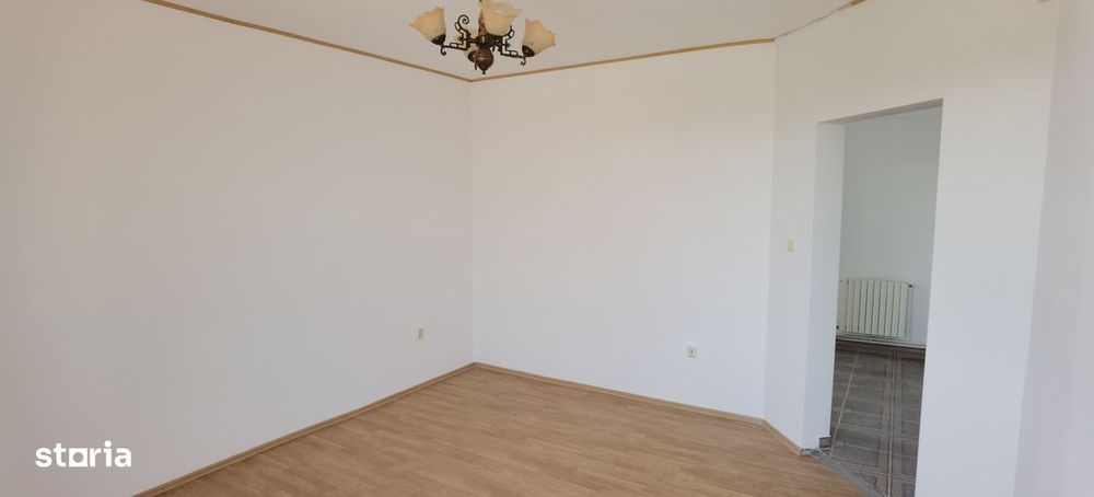 Casa S+P+1, pretabil si pentru birouri + Graj/Service auto in curte