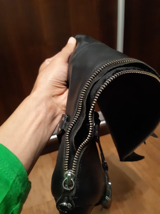 Продам новые женские сапоги