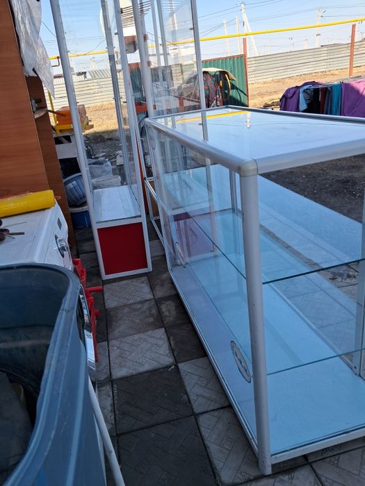 Продам стеклянные витрины