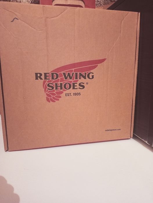 Срочно продаётся обувь RED WIHG размер 43