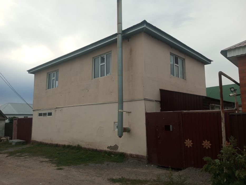 продам дом район ұмз или обмен