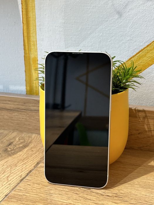 Продам iPhone 13 128GB в идеальном состоянии