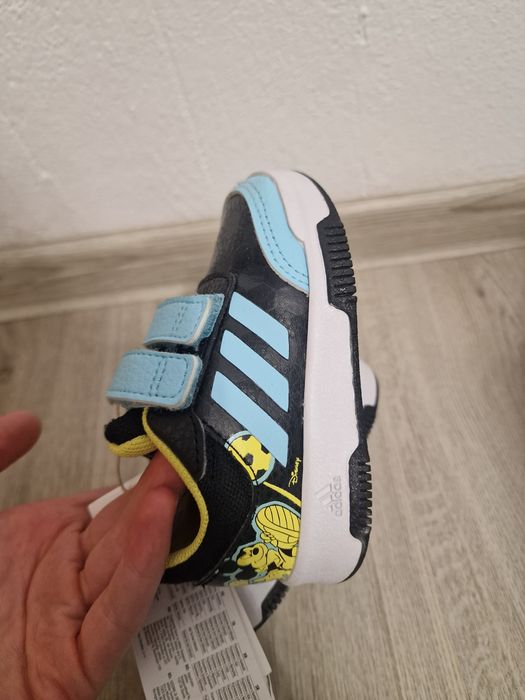 Adidas маратонки 20 размер