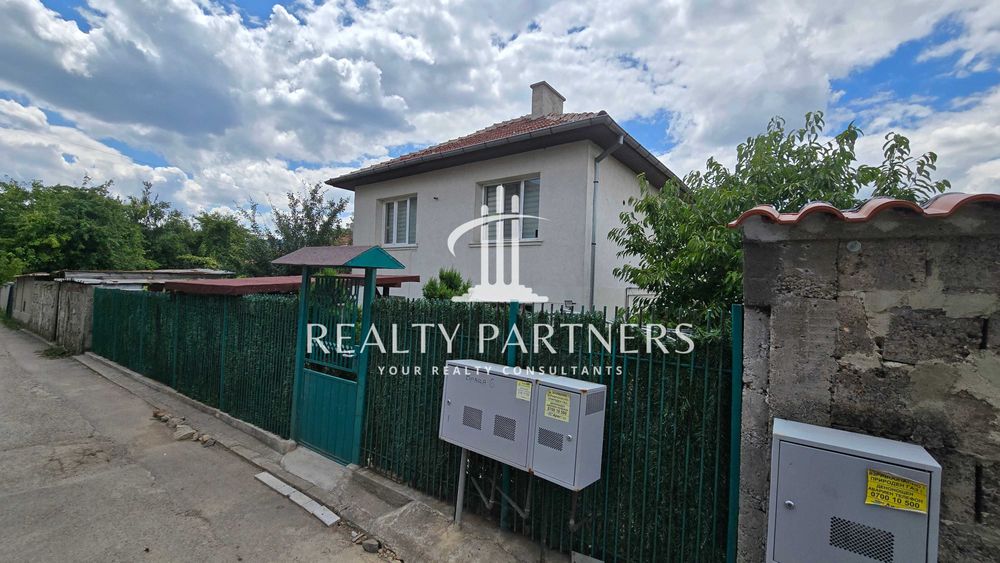 Дава се под наем Етаж от къща в Перник, Байкушева махала - 72 кв.м за 382.5 € - Снимка #1