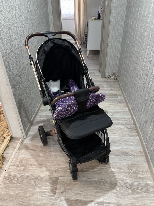 Коляска прогулочная в отличном состоянии