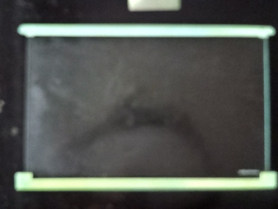 Продавам рафтове и кутия за хладилник