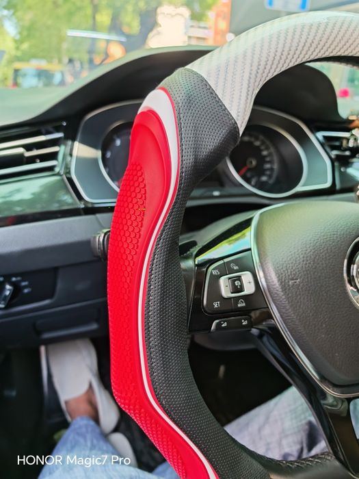 Лимитиран спортен протектор за волан Carbon Style D-Shape , O-shape  УНИВЕРСАЛЕН