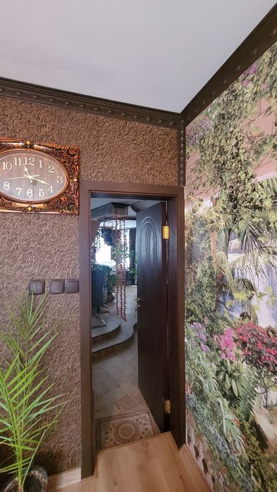 Тристаен апартамент под наем до ВИНС -700 €.