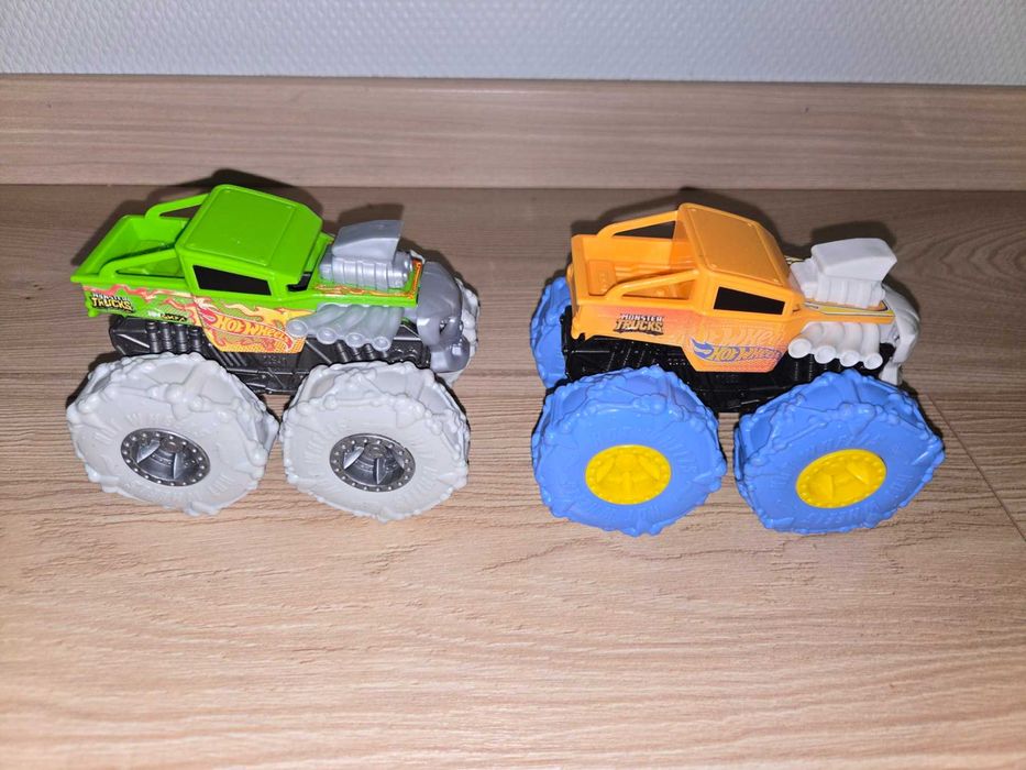 Hot Wheels monster trucks / акула / Прави свързващи елементи за писта