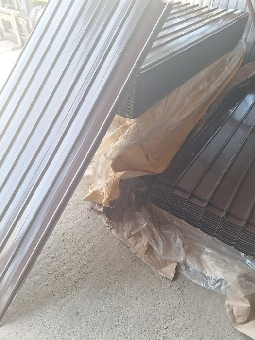 Tablă maro și zincată