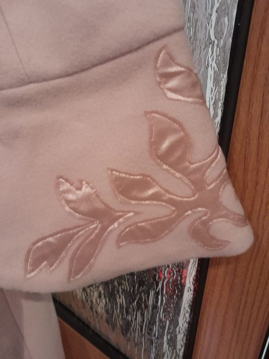 Palton zara, cu aplicații aurii brodate