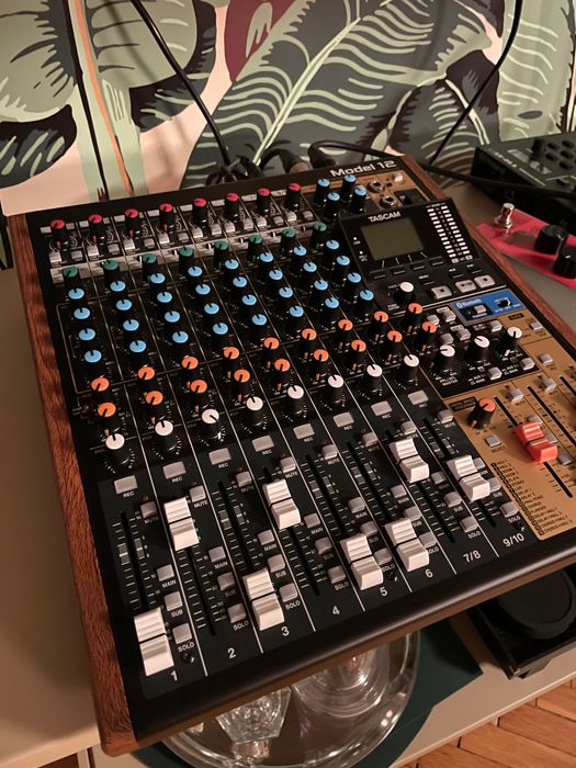 Vand Mixer Tascam Model 12