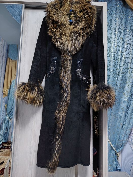 Недорога продаётся дублёнка женская замшовая