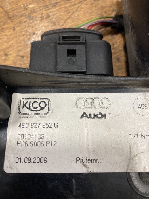 Audi a8 d3 мотор ел отваряне багажник