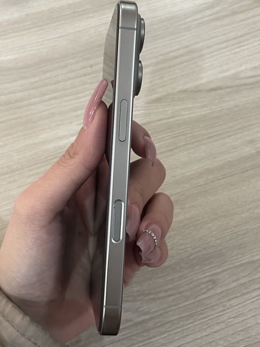 Айфон 16 про,титан