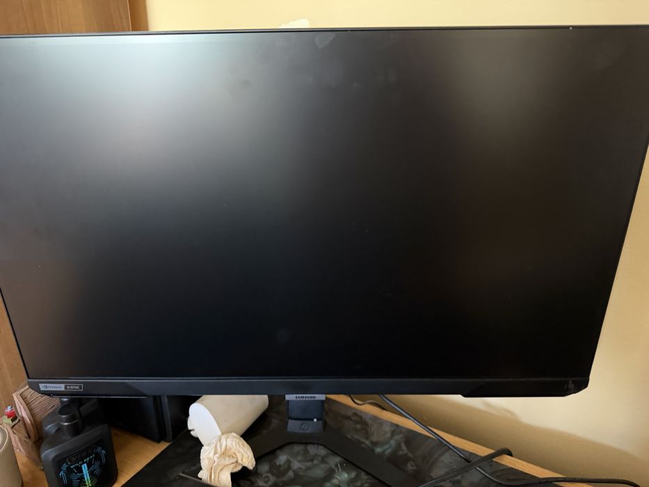 Vand monitor Samsung odyssey G4 27 inch 240hz