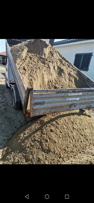 Pamant galben nisipos pentru gazon