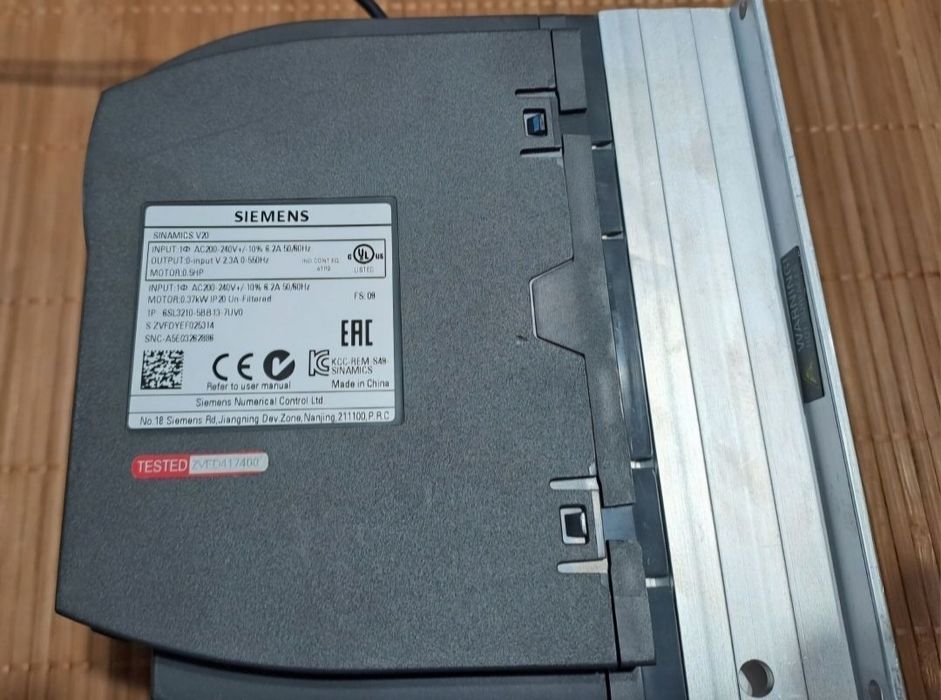 Convertizor frecventa SEW și SIEMENS, 0.37kW, alim. 230V, ieșire 3P