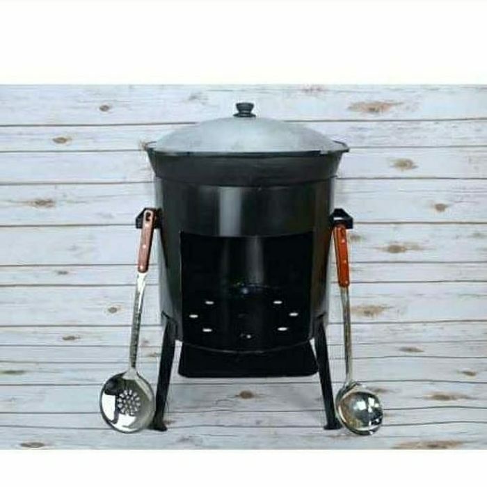 Чугунный казан и печь