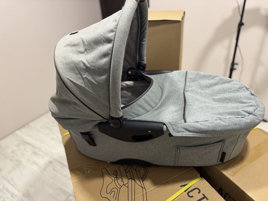 Кош за бебе, сив цвят, като  нов