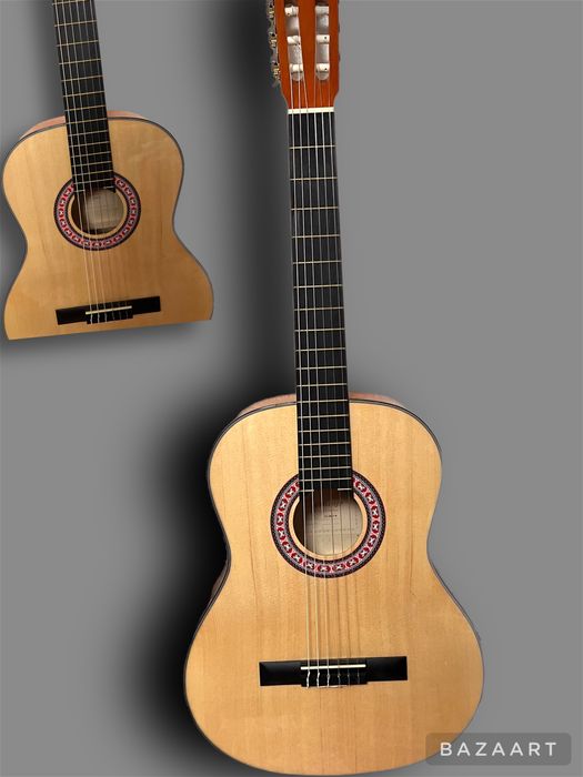 Акустическая гитара с металлическими струнами