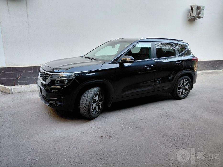 KIA Seltos 2022 черный в Отличном состоянии