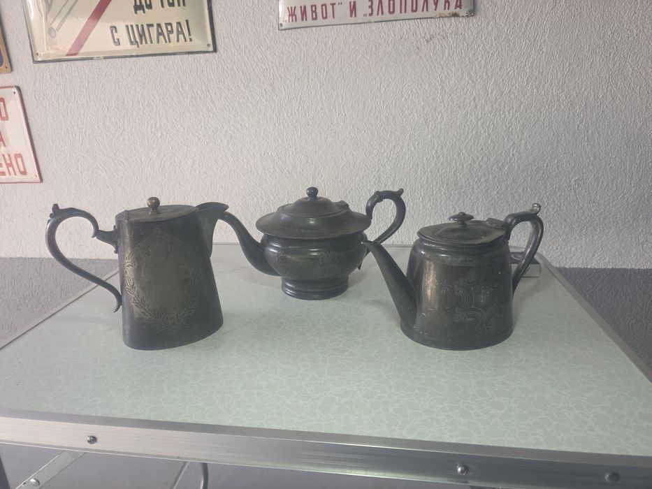 Стари посребрени чайници, месингови свещници,лампа, хаванчета, и менче