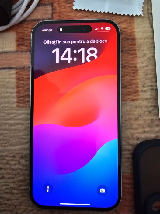 iPhone 15  culoarea blue light