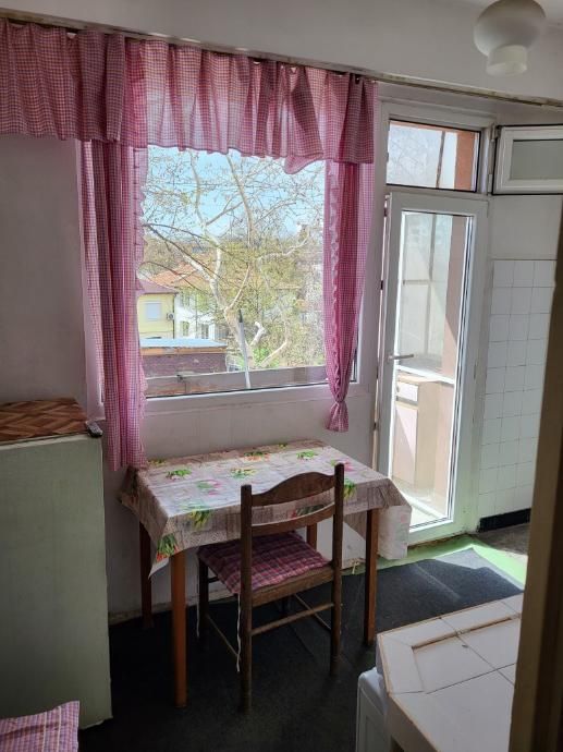 Дава се под наем Двустаен апартамент в Пловдив, Христо Смирненски - 65 кв.м за 300 € - Снимка #2