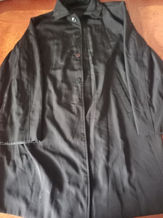 Солидный черный плащ