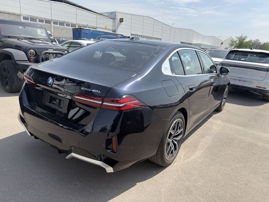 BMW i5 40L M-Sport 2025 yil