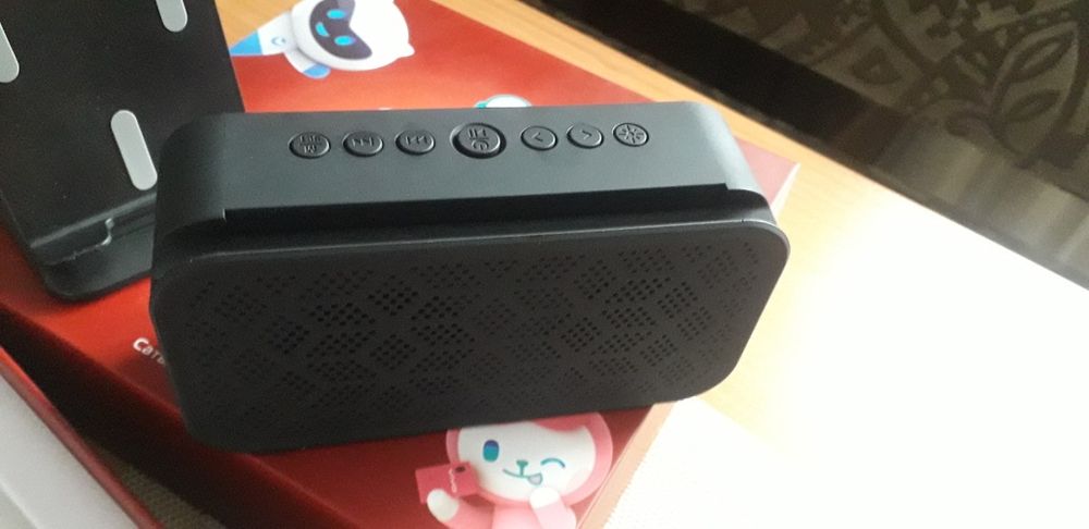 Часы сблютузом новые настольные