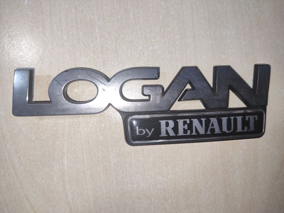 Emblemă Logan by Renault