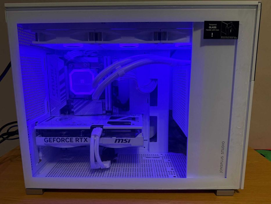 Sistem gaming alb Ultra 7 265KF 3.9Ghz,32gb ddr5,4Tb SSD,RTX 5070 12gb