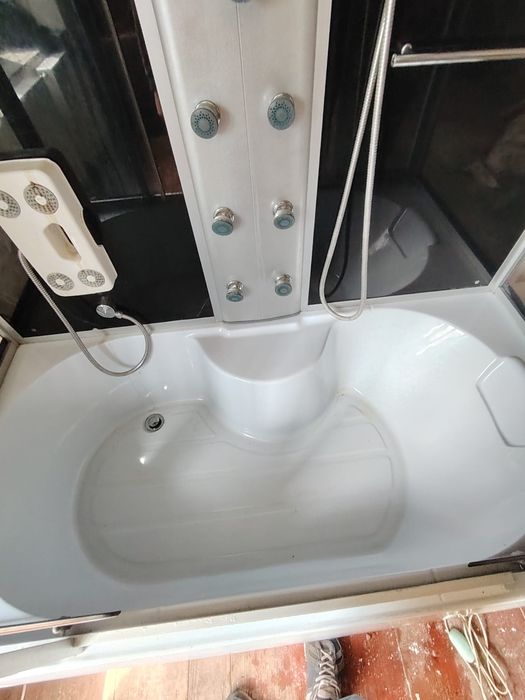 Cabină de duș cu hidromasaj și cadă
