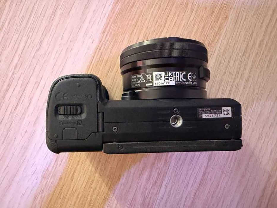 Sony Alpha 6400 mit 16–50 mm