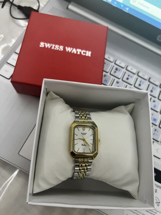 Красивые женские часы