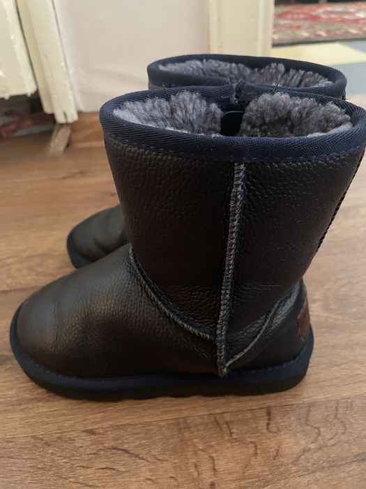 Продам детскую обувь