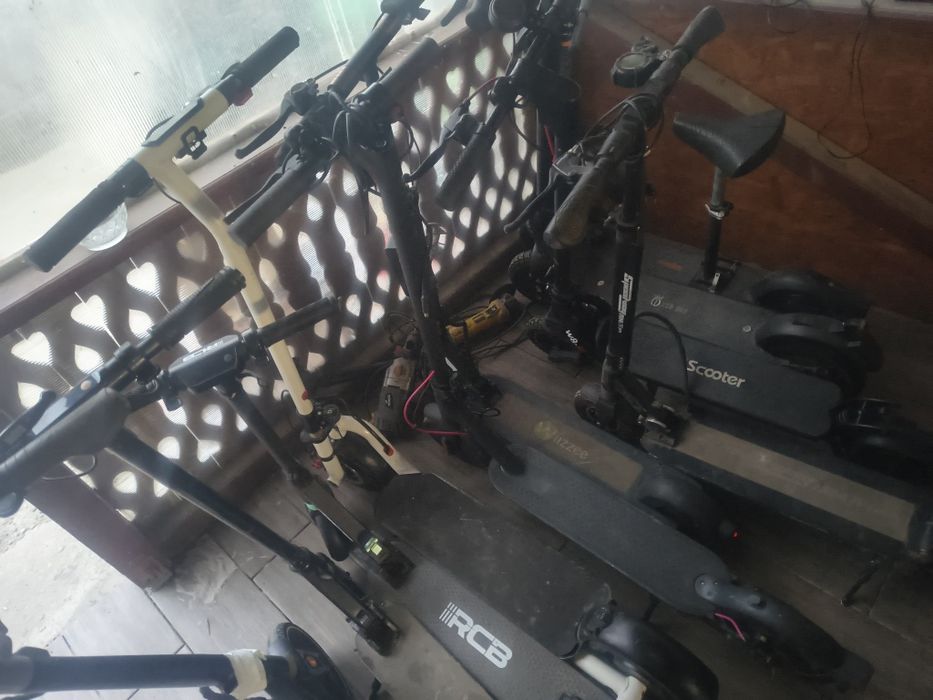 Se vând trotinete electrice