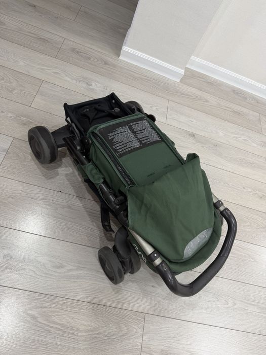Продам немецкую коляску NUNA