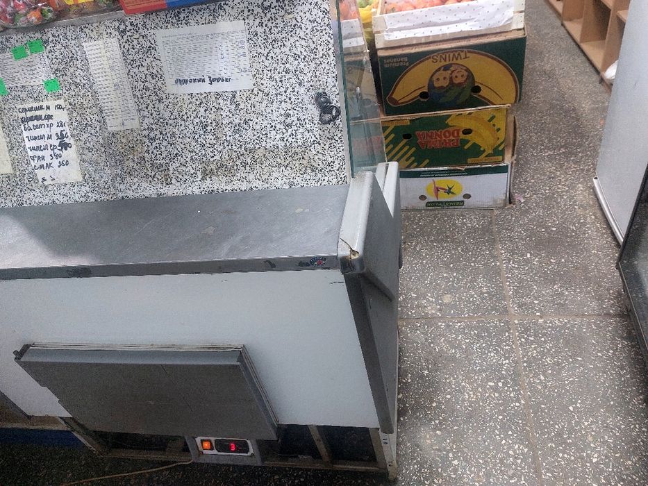 Витринний холодильник