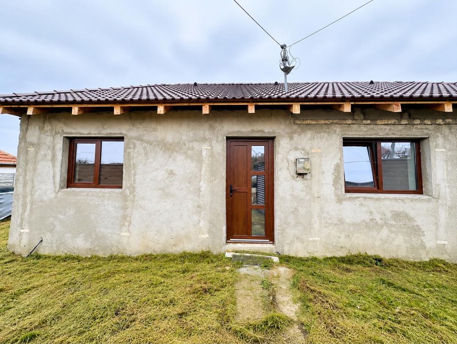 Casa cu 3 camere de vanzare