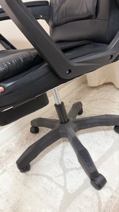 Продам коженную креслу