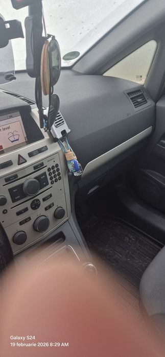 Opel zafira B  1.9 .diesel 150cp faruri bixenon