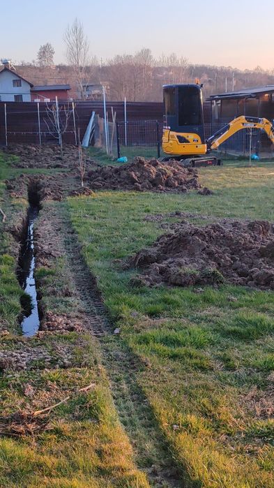Miniexcavator de inchiriat