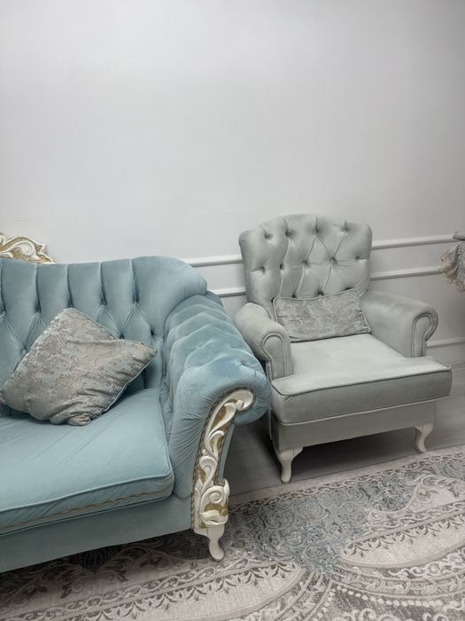 Диван екі креслосымен