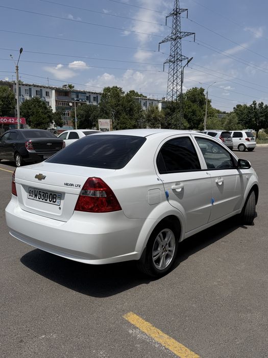 Nexia 3 avtomat sotiladi